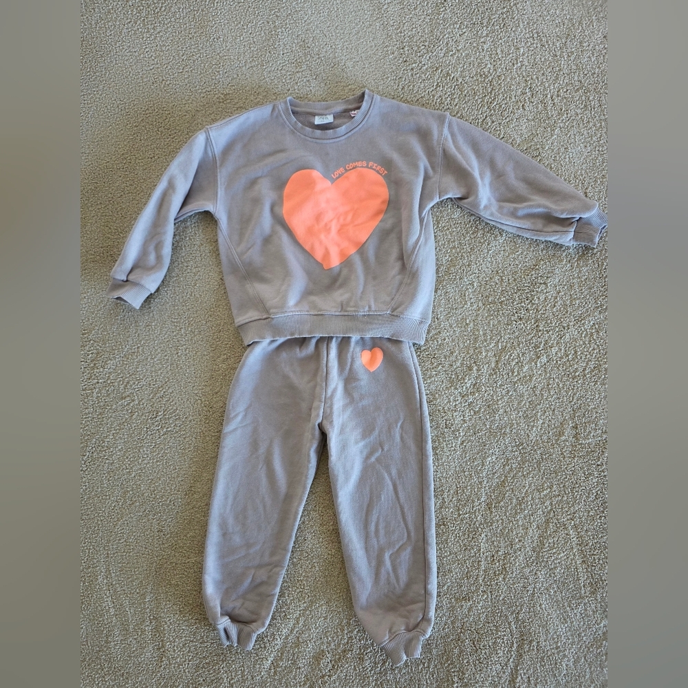 Zara Kids 2 Piece Sweatshirt/Pants Set 4-5T